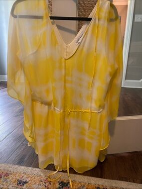 BCBGeneration Yellow and White Tie-Dye V-Neck Tunic